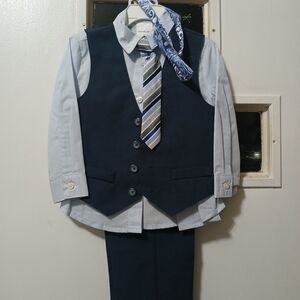 Van Heusen  suit   Toddler size